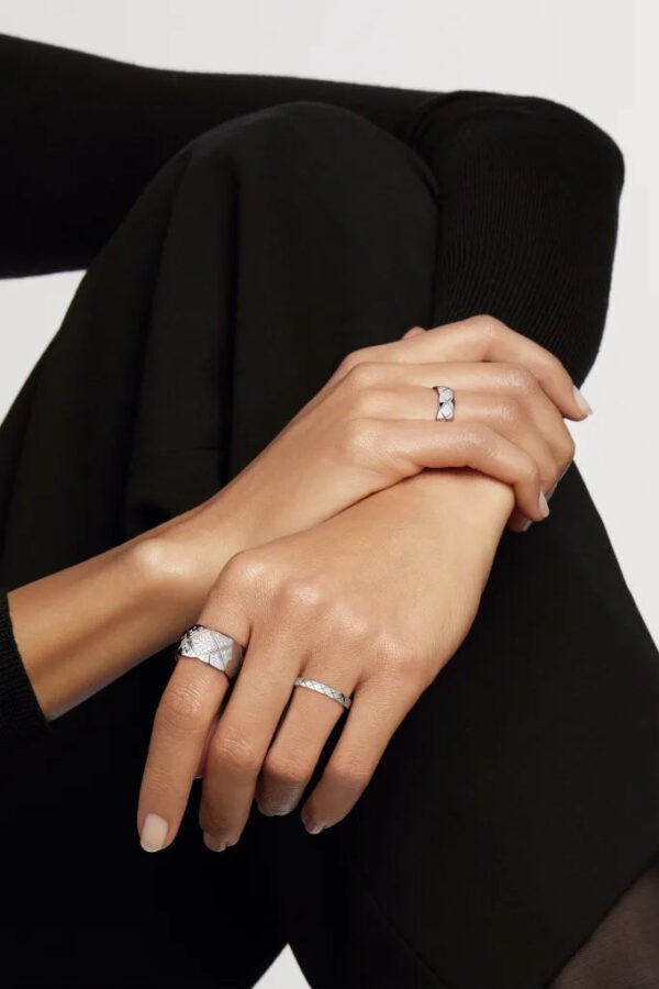 COCO CRUSH RING Quilted motif, mini version, 18K white gold - 6