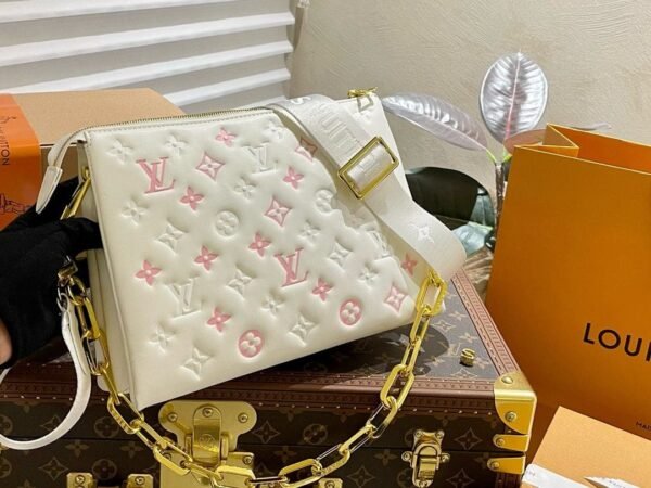 BFBA13D3-D046-EACE-C323-5FF26C09AED8.jpg Louis Vuitton M22398 Coussin PM