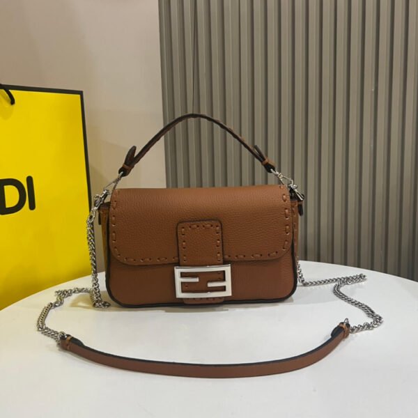 BFBF22E7-C65D-FEA2-D255-EE7CD5CEFA27.jpg Fendi Mini Baguette