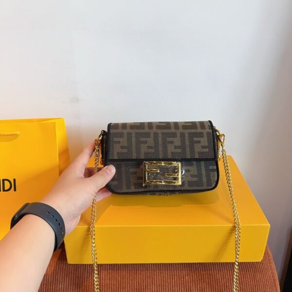 C31C3181-E2CF-2CAB-3408-DFF881D555AD.jpg Fendi Baguette Mini - Black Embroidery