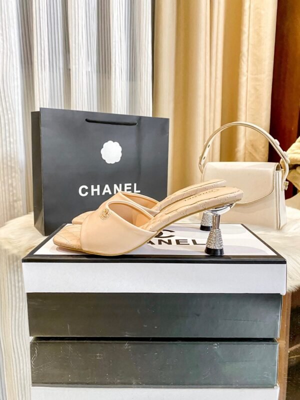 C31ED00E-07B1-4CCF-3DC1-A23465438BC6.jpg Chanel Women's Logo 25ss CC Sandal