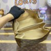 C3978D0C-C277-0084-6212-EEA095FB1A8A.jpg Louis Vuitton Toiletry Bag M11750