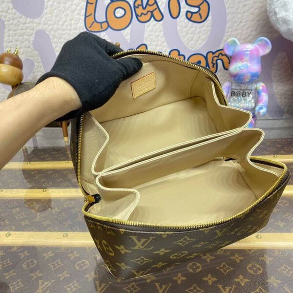 C3978D0C-C277-0084-6212-EEA095FB1A8A.jpg Louis Vuitton Toiletry Bag M11750