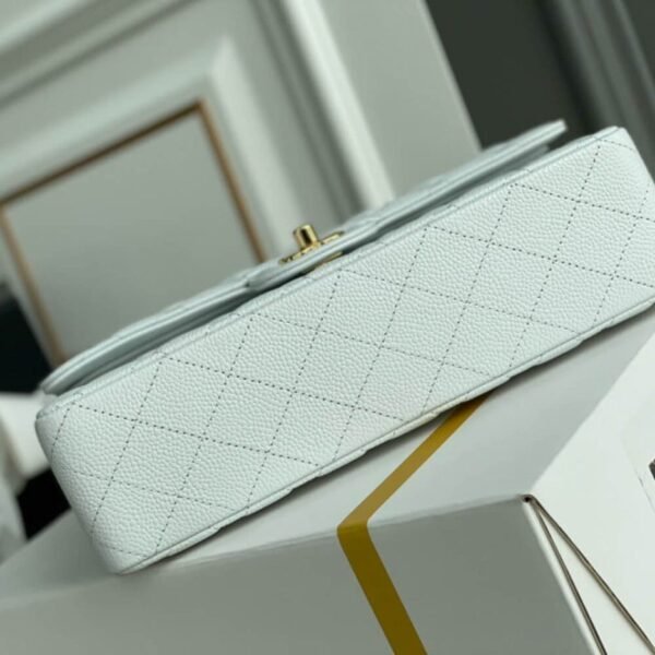 C47E3A6C-B164-6ECA-5CCA-B99FF2D2D8FF.jpg Chanel Classic Flap Handbag Gold Metal