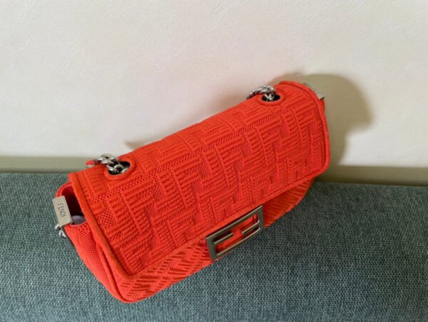 C4E31A9B-7B79-484D-CA3F-593C6E17F2C7.jpg Fendi Midi Baguette Chain Bag