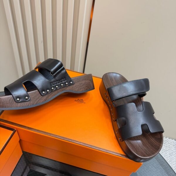 C4E932AB-8006-4338-52C3-2833A627A9A7.jpg Hermes Women's Chypre Sandal