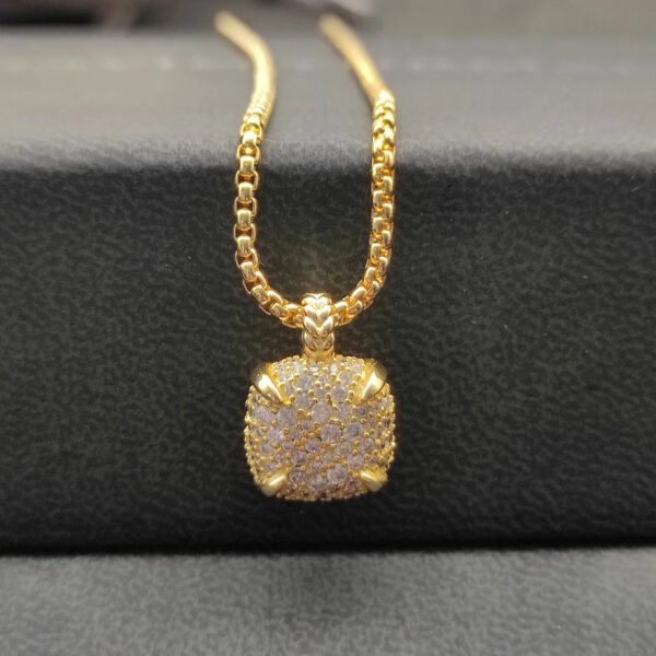Chatelaine&reg; Pendant Necklace 18K Yellow Gold with Pav&eacute; Diamonds, 14mm