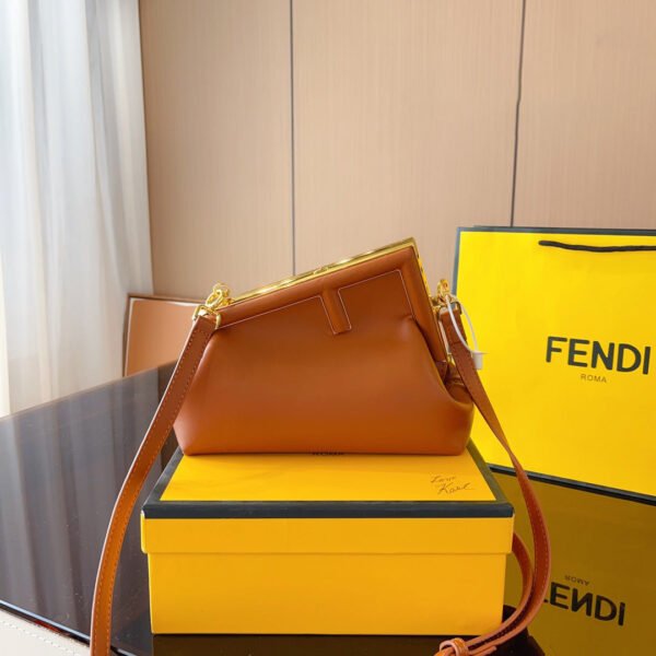 C79A06B2-52A7-D025-1C56-42F50AAD6B47.jpg Fendi First Midi - Silver
