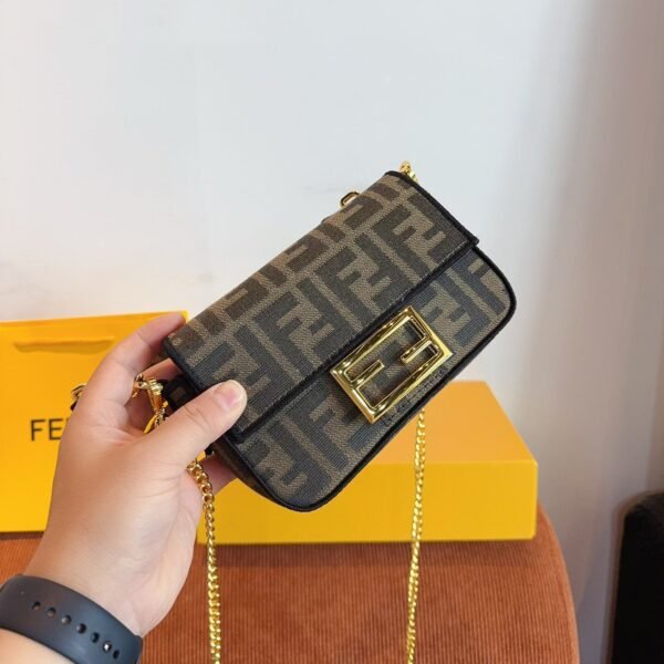 C8478F21-B18B-A30C-EB0C-0643DD777666.jpg Fendi Baguette Mini - Black Embroidery