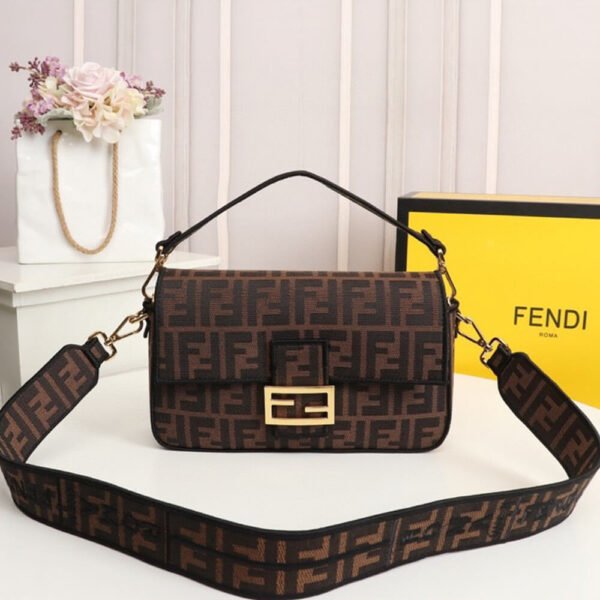 CA0A7BF4-55FE-48CC-CD8B-32296A6EADC5.jpg Fendi Baguette