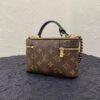 CB4A01DA-6A14-46D0-1A12-E7D826CB8738.jpg Louis Vuitton Vanity Chain Pouch M47125