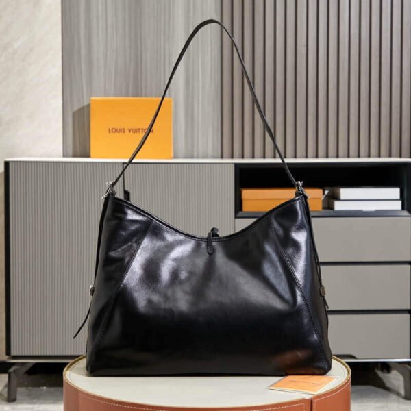 Louis Vuitton M25143 CarryAll MM