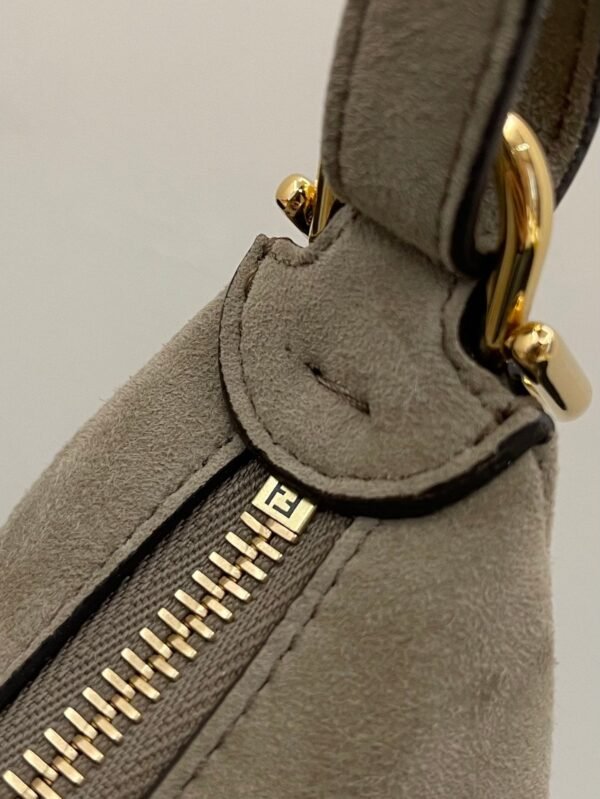 CCAE8606-3734-D7A7-F5D9-BFC24230A201.jpg Fendi Fendigraphy Small Bag