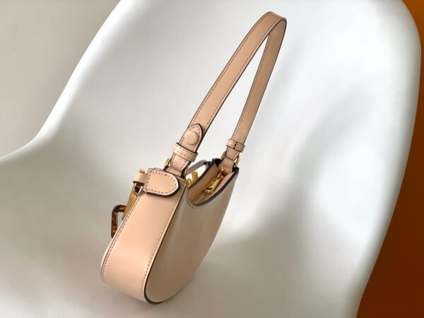 CD9C90FF-3A14-B1BE-C1DA-AB57DB0D2DA4.jpg Fendi O'lock Swing Bag