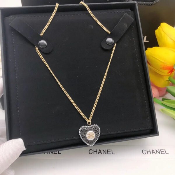 CDC1E31D-89DB-088F-48E7-89C2E5357281.jpg cc Necklace
