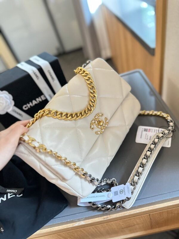 CDC6EF1F-296E-8B57-E990-21CD01AF11F6.jpg 19 HANDBAG - Black