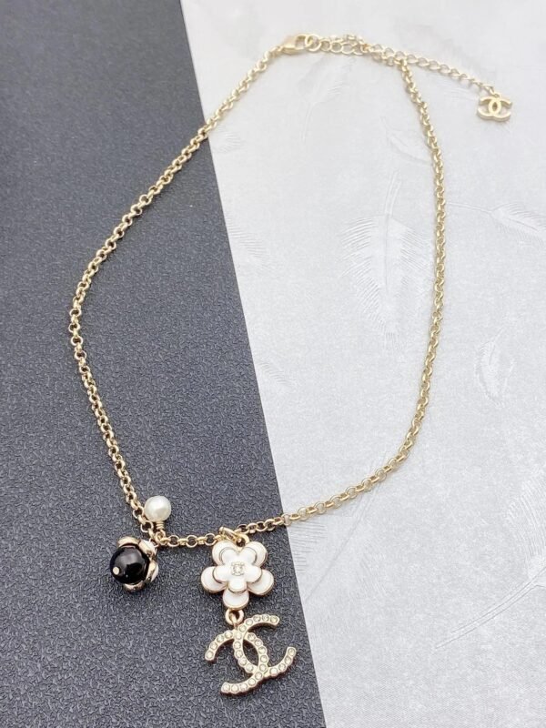 CDD153A7-1C08-7ED9-D5C7-779E6459DB53.jpg cc Necklace