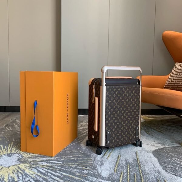 D0C87167-6E0E-77C9-0048-482D43C1F34A.jpg Louis Vuitton M23203 Horizon 55