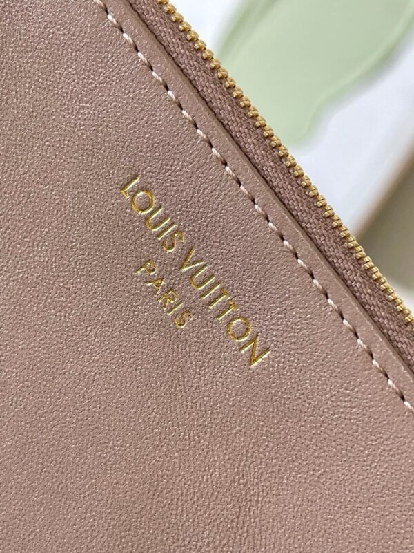 D130E0DE-AD4F-98C4-5905-FE3306D99B29.jpg Louis Vuitton M12071 Coussin Hobo MM