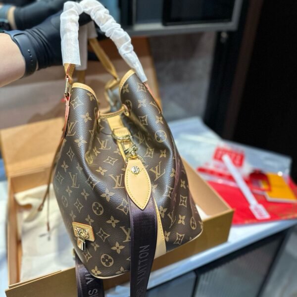 D1B27813-BD5F-DC34-9E12-45B5343CEED4.jpg Monogram Neo Bucket Bag