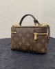 D25CEFEA-F30E-E5FC-606E-68BC624AD3C4.jpg Louis Vuitton Vanity Chain Pouch M47125