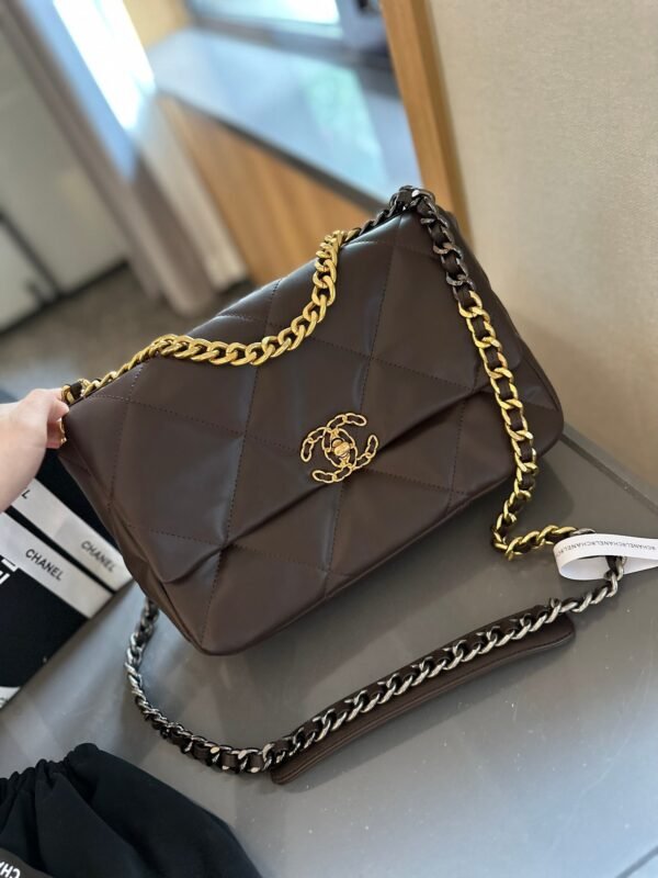 D28C46ED-A4CA-85F7-9ADE-0A122A3D6204.jpg 19 HANDBAG - Black