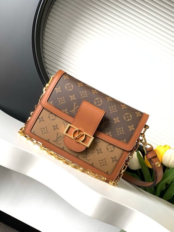 D2A34F98-7F9E-0930-6709-91F79B091303.jpg Louis Vuitton M44580 Mini Dauphine