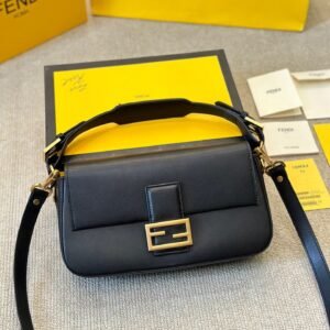 Fendi Baguette Medium - Black