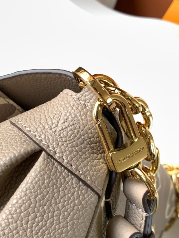 D469568D-2023-8564-9C31-B4F3E16A31D3.jpg Louis Vuitton M45836 Favorite