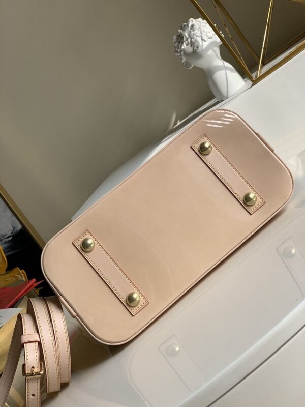D4EC99A4-BBA8-7BA2-B6F4-85E368273126.jpg Louis Vuitton Alma PM M53151
