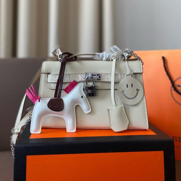 D5027C4A-340C-9BEC-98C0-9979F15DCC6A.jpg Mini Kelly 20 Bag