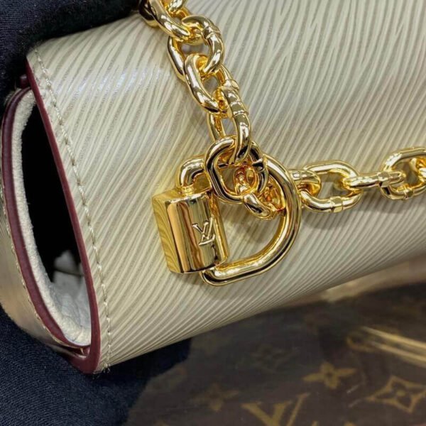D7580592-3306-6035-C3B5-34B97D7A2620.jpg Louis Vuitton Twist MM M21112