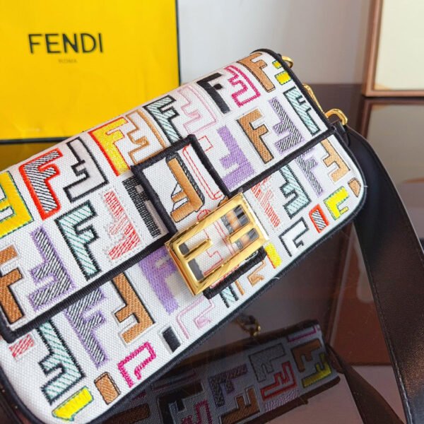 Fendi Baguette Medium - WHITE
