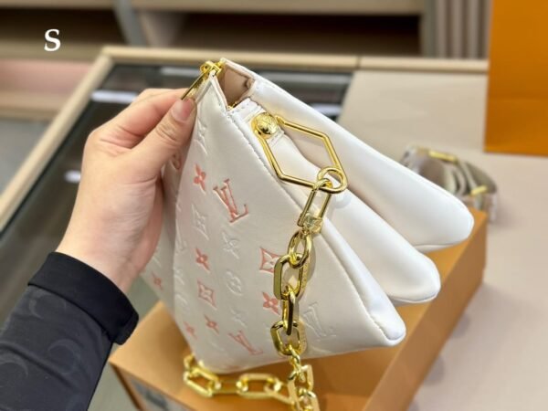 D7D20AAB-3EDB-F565-F99D-6EFB9459894E.jpg Louis Vuitton M22398 Coussin PM