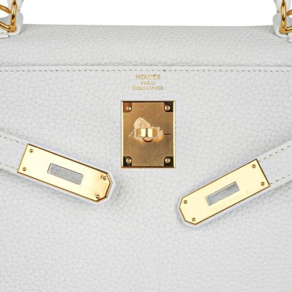 DC060A0F-8310-3AC1-F372-EBC257E9686F.jpg Kelly 28 Retourne Bag White Clemence Leather with Gold Hardware