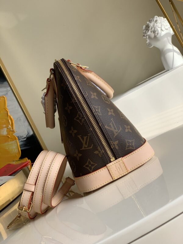 DCA73C95-75E2-2648-4E21-B17C47B001FF.jpg Louis Vuitton Alma PM M53151