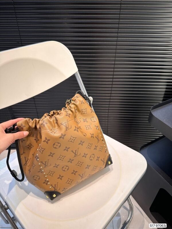 Louis Vuitton M13324 No&eacute; Trunk Small