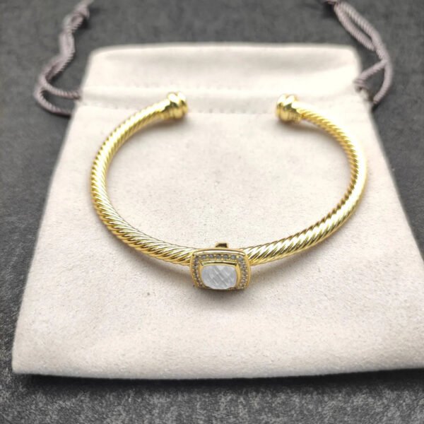 DDE75BCD-F591-6565-090A-A4E8CD5AD884.jpg Cable Classics Bracelet with White Gold Agate and Diamonds 18K Yellow Gold 4mm