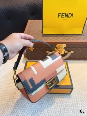 Fendi Baguette Medium - Pink