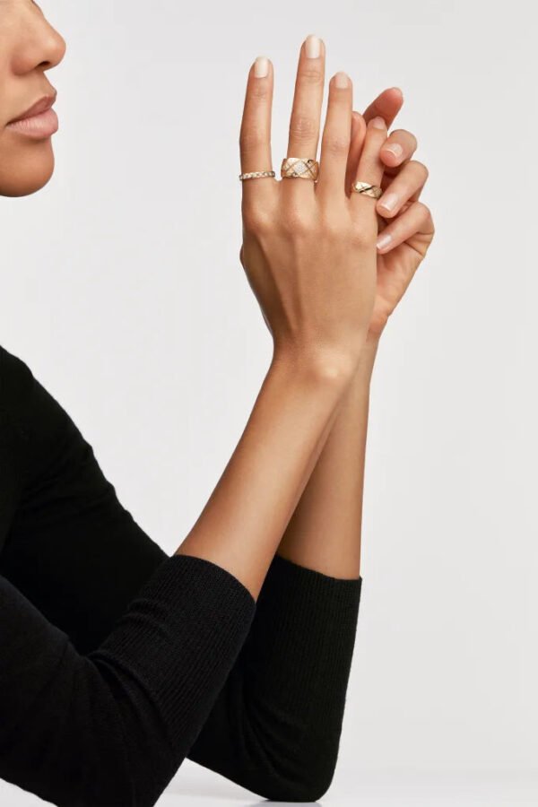DF0519CE-3ACE-5BB6-894A-4A9FEE1E7946.jpg COCO CRUSH RING Quilted motif, small version, 18K BEIGE GOLD - 6
