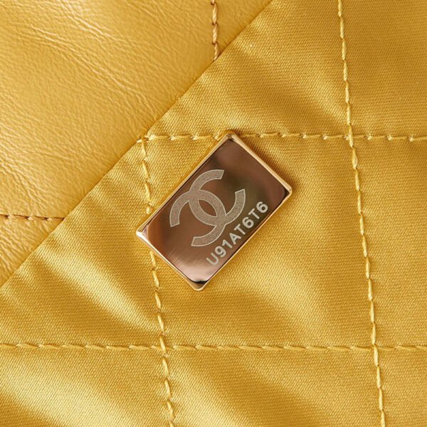 CHANEL 22 MINI HANDBAG AS3980