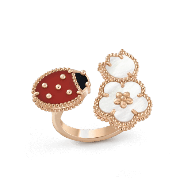 Lucky Spring Between the Finger ring