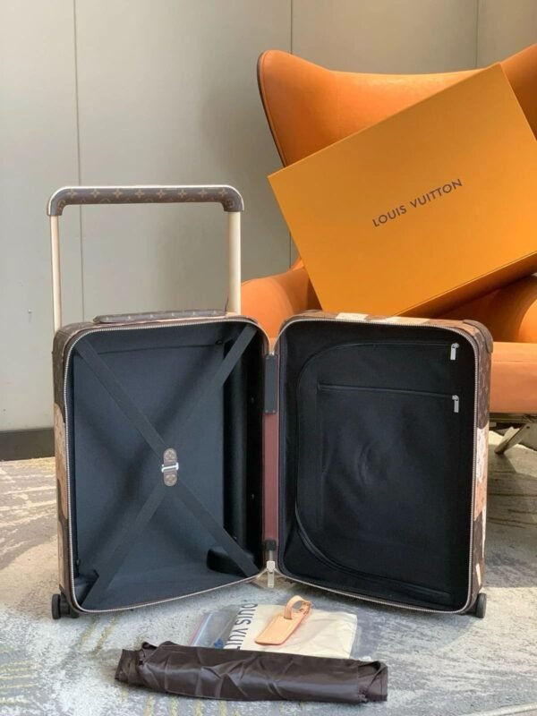E13C24A4-3685-862C-85A4-F45002DA6BA4.jpg Louis Vuitton M10264 Horizon 55