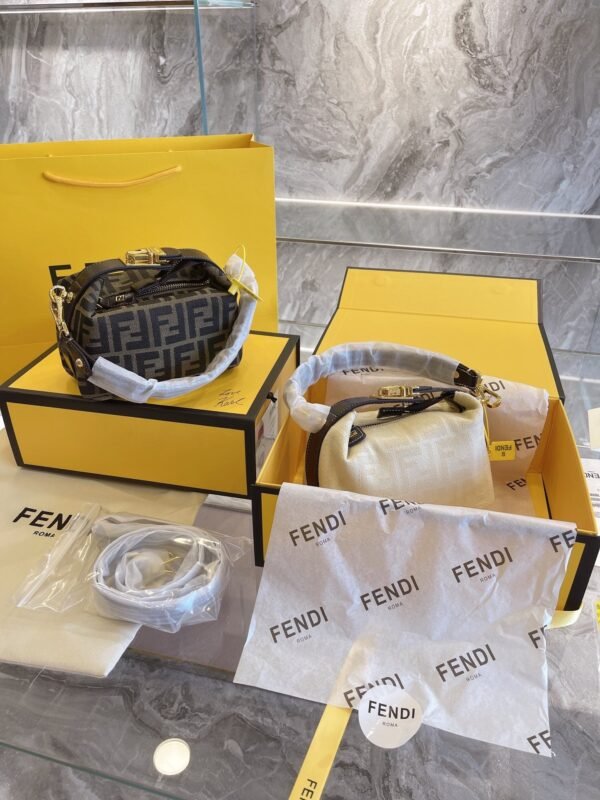 E164DD86-BCAF-2549-8E32-D64B00C4D359.jpg Fendi Baguette Bag