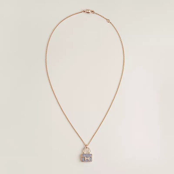 E18D5FAF-B50D-0665-A8D2-D20A374C89FE.jpg Amulettes Constance pendant