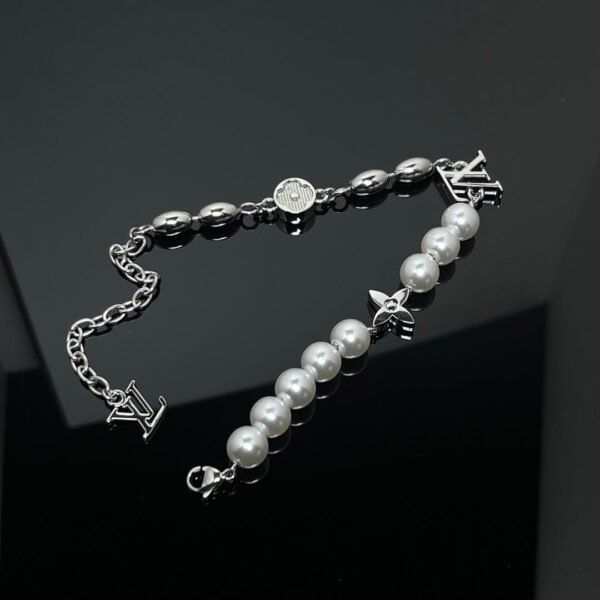 E19A3D60-DC96-0836-AF0B-925DD089A3BB.jpg Pearls Fusion Bracelet