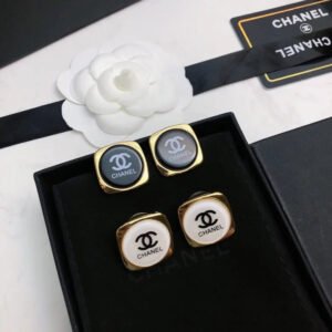 E1E83E26-D3AE-8C58-06AF-3B756D80AF57.jpg cc Earrings
