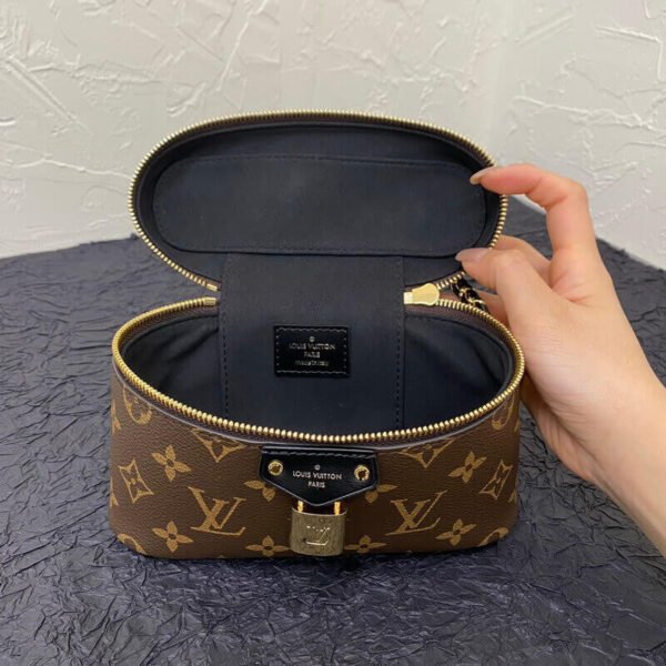 E2450279-816C-9B8B-9EC1-FC3F6A027948.jpg Louis Vuitton Vanity Chain Pouch M47125