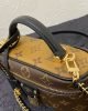 E251F7B8-2424-95BC-7377-DB0A59AB4BC4.jpg Louis Vuitton Vanity Chain Pouch M47125