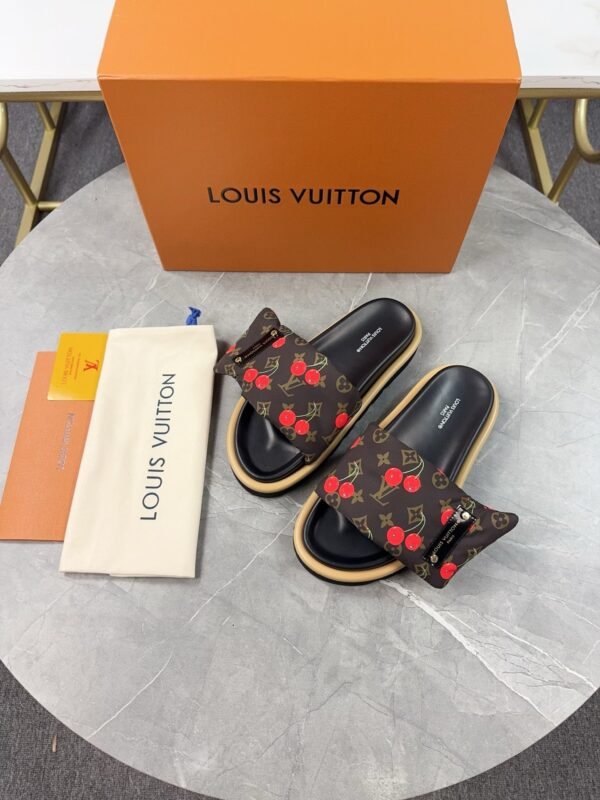 Louis Vuitton Unisex Pool Pillow Comfort Sandal